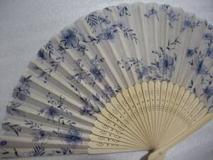  floral print fan white blue flower 