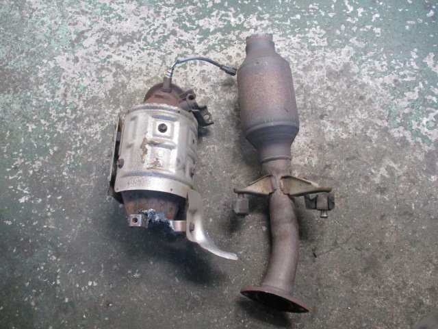 ヤフオク! -「(トヨタ)ノア」(触媒) (マフラー)の落札相場・落札価格
