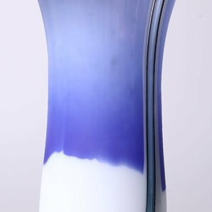 Hisao作 硝子細工 青と白のコントラストが素敵なフラワーベース / ガラス細工 花瓶 飾り花入の画像4