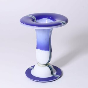 Hisao作 硝子細工 青と白のコントラストが素敵なフラワーベース / ガラス細工 花瓶 飾り花入の画像1