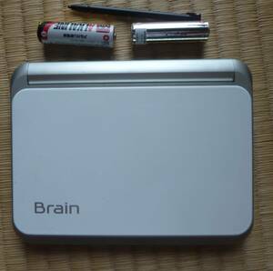 42)カラー電子辞書 SHARP Brain PW-A-7000 ホワイトのきれいなお得意品です。