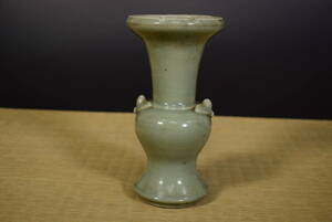 【和】(6547)　時代古作　唐物青磁耳付花生　花瓶　尊式