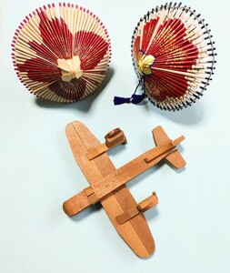 傘飾りタバコ和傘・木製飛行機　昭和レトロ置物