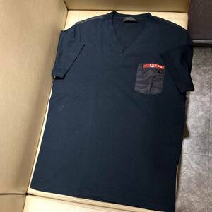 14万■極美品！◎送料込【PRADA ロゴ】Tシャツ【プラダ】最高級【黒色】◎近年モデル ポロシャツ レザー ジーンズ チノ ジャケット メンズ 