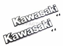 【MAD MAX】★KAWASAKIエンブレム (O91-2204)★初期型 ネジピッチ 122mm★カワサキ・ホワイト 左右 2枚セット_画像1