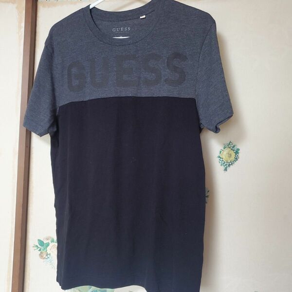 GUESS　Tシャツ