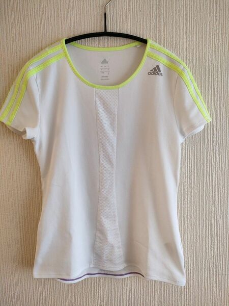 アディダス　adidas　トップス　Tシャツ　白　Ｍ