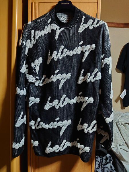 BALENCIAGA 筆記体ロゴ ニット オーバーサイズ セーター