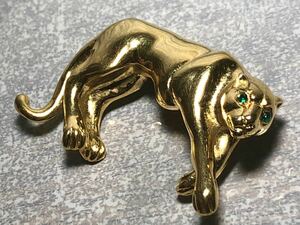 GIVENCHYji van si. brooch Gold cat .