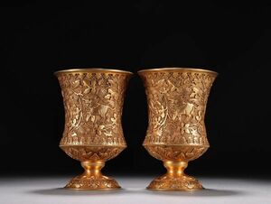 【瓏】古銀鏨刻彫 塗金海獣葡萄紋杯一対 唐代 古置物擺件 銀器 中国古賞物 蔵出