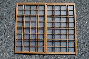 キ10　 昭和レトロ　美品　2枚組　縦型　碁盤模様産　摺りガラス張り　木製　小型引戸　窓　597x346x20