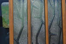 岡2　昭和レトロ　古民家の建具　1枚　氷&枯れ木模様ガラス張　室内装飾用　木製はめ込み扉　1725x453x26_画像2