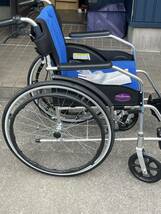 美品 KADOKURA カドクラ ノーパンク コンパクト 折り畳み 車椅子 自走式 介助 リハビリ 引き取り歓迎 発送可_画像4