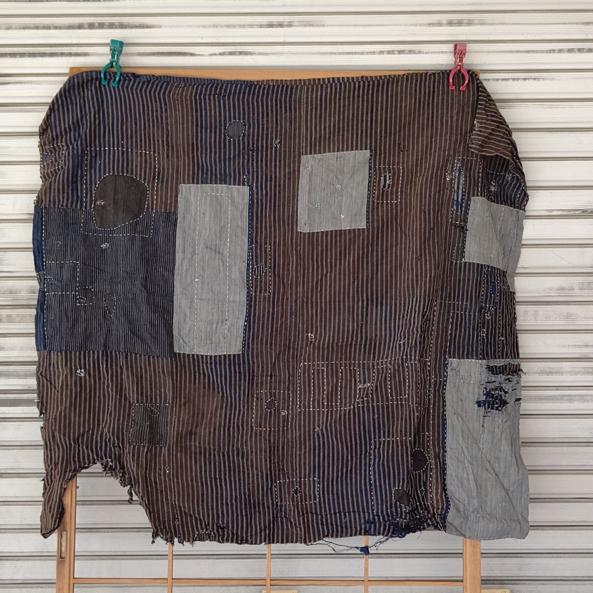 古い布】木綿襤褸継ぎ接ぎ刺し子布団縞約116×約105cm 手縫いBORO ボロ