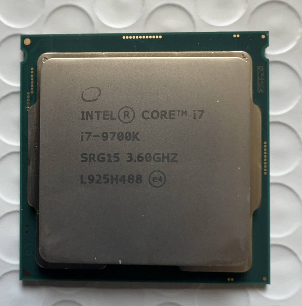 インテルCore i7-9700K プロセッサー12M キャッシュ3.60 GHz 最大4.90