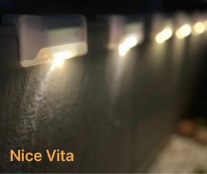 【クールな雰囲気　白×暖色　匿名】4個　ソーラー　ガーデン　ライト　L型　LED　自動点灯　デッキ　バルコニー　窓　角　インテリア