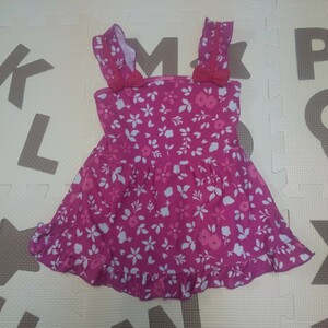 S2047★キッズワンピース水着（110）濃いピンク花柄 リボン付き 裾フリルスカート