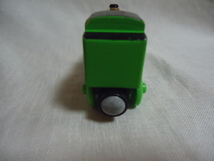 即決　ＵＳ　2012年製　きかんしゃ　トーマス　PERCY　パーシー　機関車　木製　ミニカー　8.7センチ　マテル社製_画像4