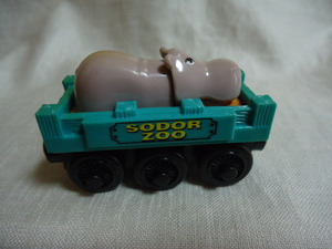 即決　ＵＳ　2002年製　きかんしゃ　トーマス　HIPPO CAR　カバ　貨物車　木製　ミニカー　8.5センチ　GULLANE社製　口開閉します。