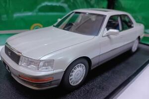 Cult 1/18 レクサス LS400 3.0 白