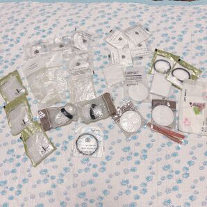 いろんなホテルのアメニティ シャワーキャップ ヘアゴム コットン 爪やすり等 トラベル用品 旅館用品