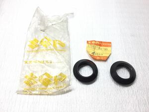 7A68 スズキ GT380 GT380L フロントフォークシール ダストシール オイルシール 純正 新品 51571-33130 撮影の為 開封しました。