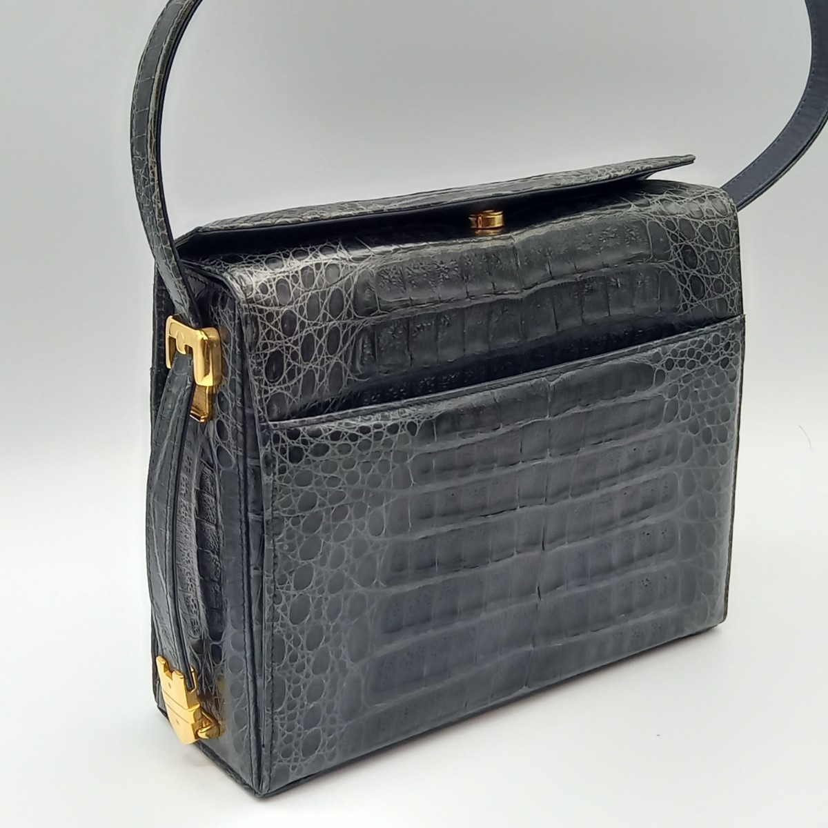 ヤフオク! -「genuine crocodile」(レディースバッグ) の落札相場