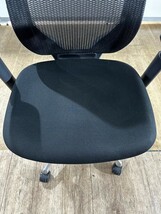 【送料無料】オカムラ シルフィー ブラック デスクチェア 事務 会議 椅子 稼動肘 ハイバック メッシュ C685BR FMP1 中古_画像5