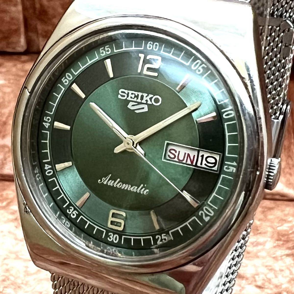 【メーカー公式ショップ】 新品 未使用 緑×緑 腕時計 PEA001 LAARVEE 腕時計(アナログ) - docenciavirtual
