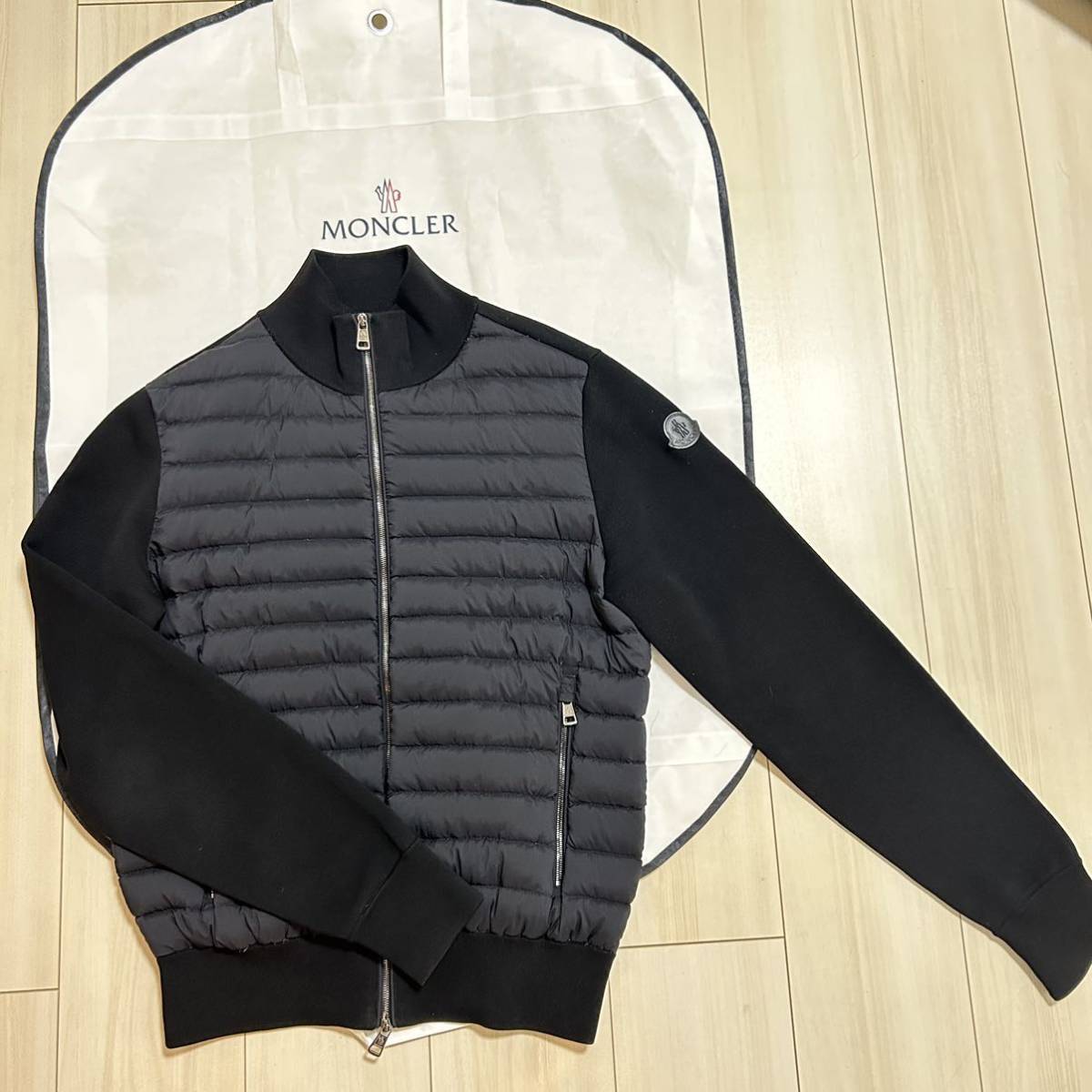 ヤフオク! -「monclerカーディガン」の落札相場・落札価格