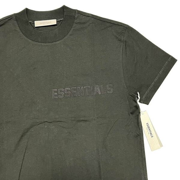 S 新品 正規品 FOG エッセンシャルズ Fear Of God Essentials フロッキー ロゴ Tシャツ 半袖 ロゴＴ オフブラック カーキ