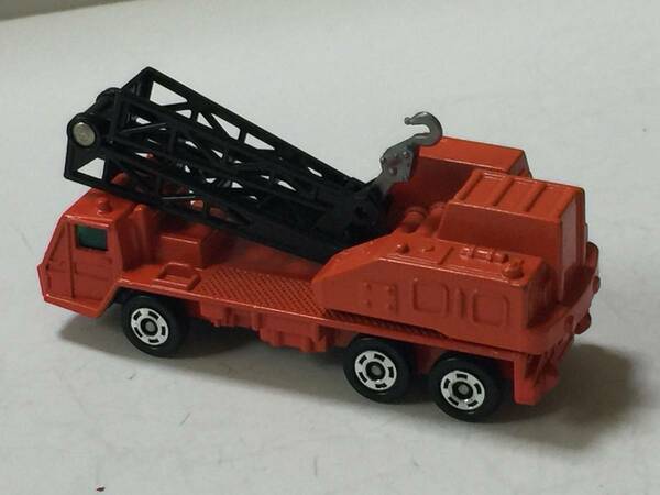 トミカ 　FUSO TRUCK CRANE 日本製