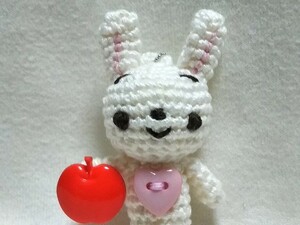 *room 183* knitting * apple ...( peach color )* hand made * handmade * button * Heart * white color * ball chain *