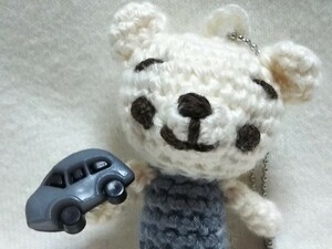 *room 183* knitting *.. kun. car ( ash )* hand made * handmade * white * button * ball chain *