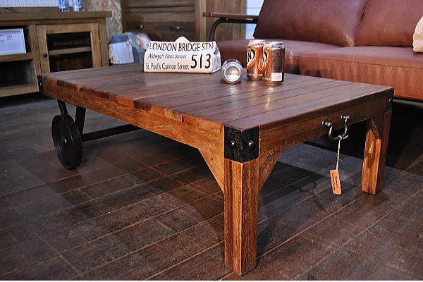 OV9K44-KC=[新, 有限地区包邮]工业铁桌奥特莱斯复古Manly复古风格生活桌, 桌子, 中心桌, 木头