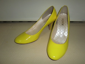 BONITA pumps yellow enamel 24.0cm