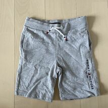 中古美品★【Tommy Hilfiger(トミーヒルフィガー)】スウェットショートパンツ(キッズ122)_画像1