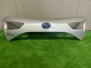 TOYOTA　トヨタ　ヴィッツ　NSP130　バックドアガーニッシュ　　76801-52530　　76811-52460　　　＜中古品＞