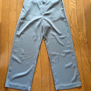 ユニクロ ミント色 サテン ワイドパンツ