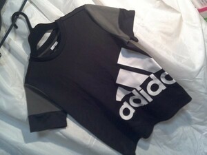 ｋｄ１　adidas 子供用　140サイズ　サッカー　トレーニングシャツ　黒×グレー　アディダス　