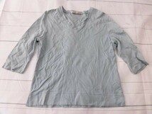 ei-992 ANNEKLEIN　レディース　Tシャツ　サイズＭ　その他の袖丈　青系　V襟七分袖のTシャツ_画像6
