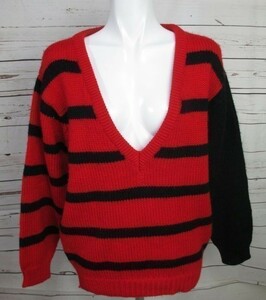 ei-220　■ BEST S　■ レディース ニットセーター　長袖　サイズS　赤黒　袖の色が違う大き目のセーター