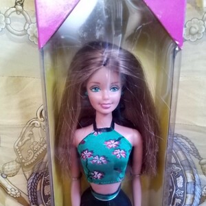 マテル　Barbie　新品未使用”バービースタイルファッションアベニュー“黒パンツスタイル　外箱スレ傷あり。