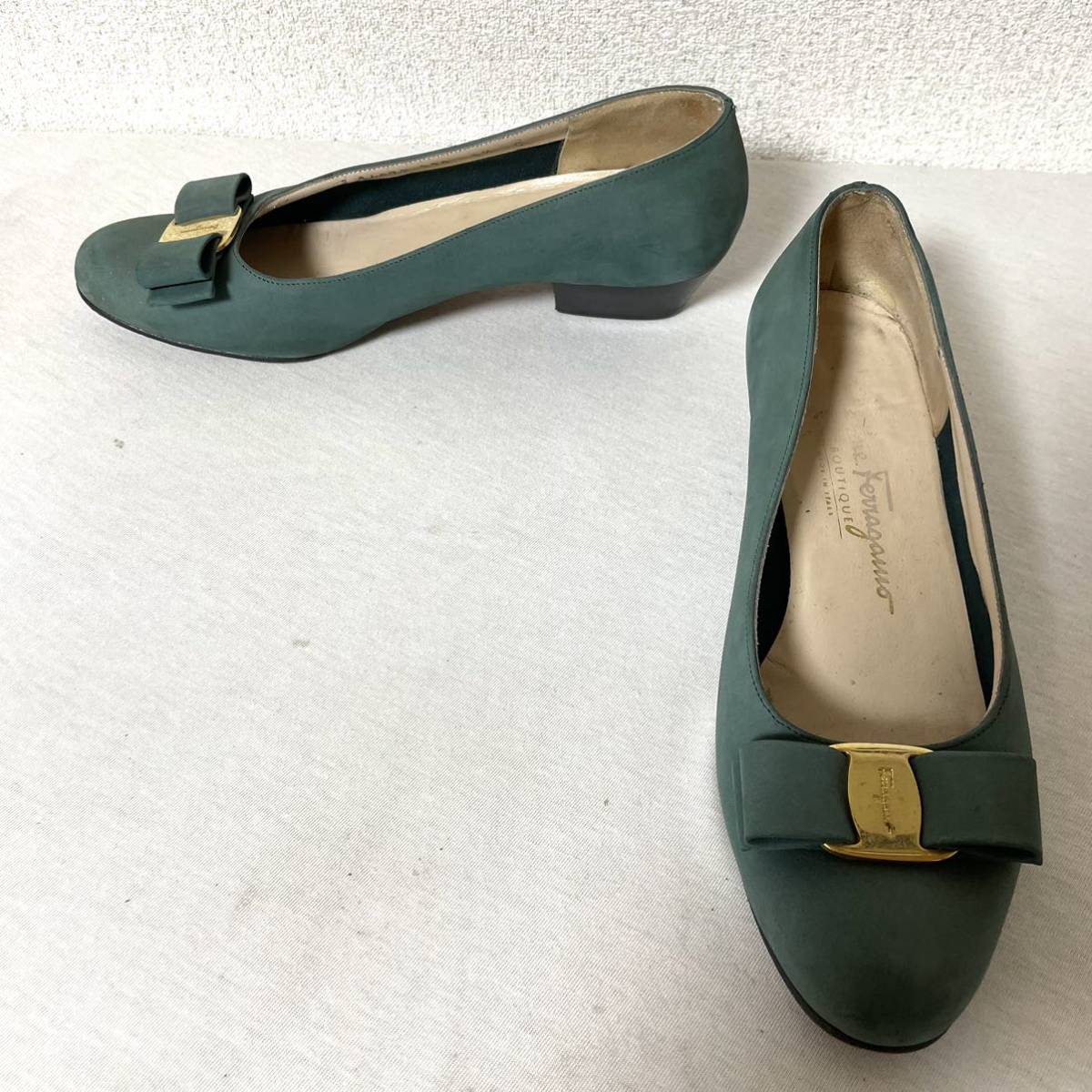 フェラガモ ヴァラ パンプスの値段と価格推移は?|184件の売買情報を