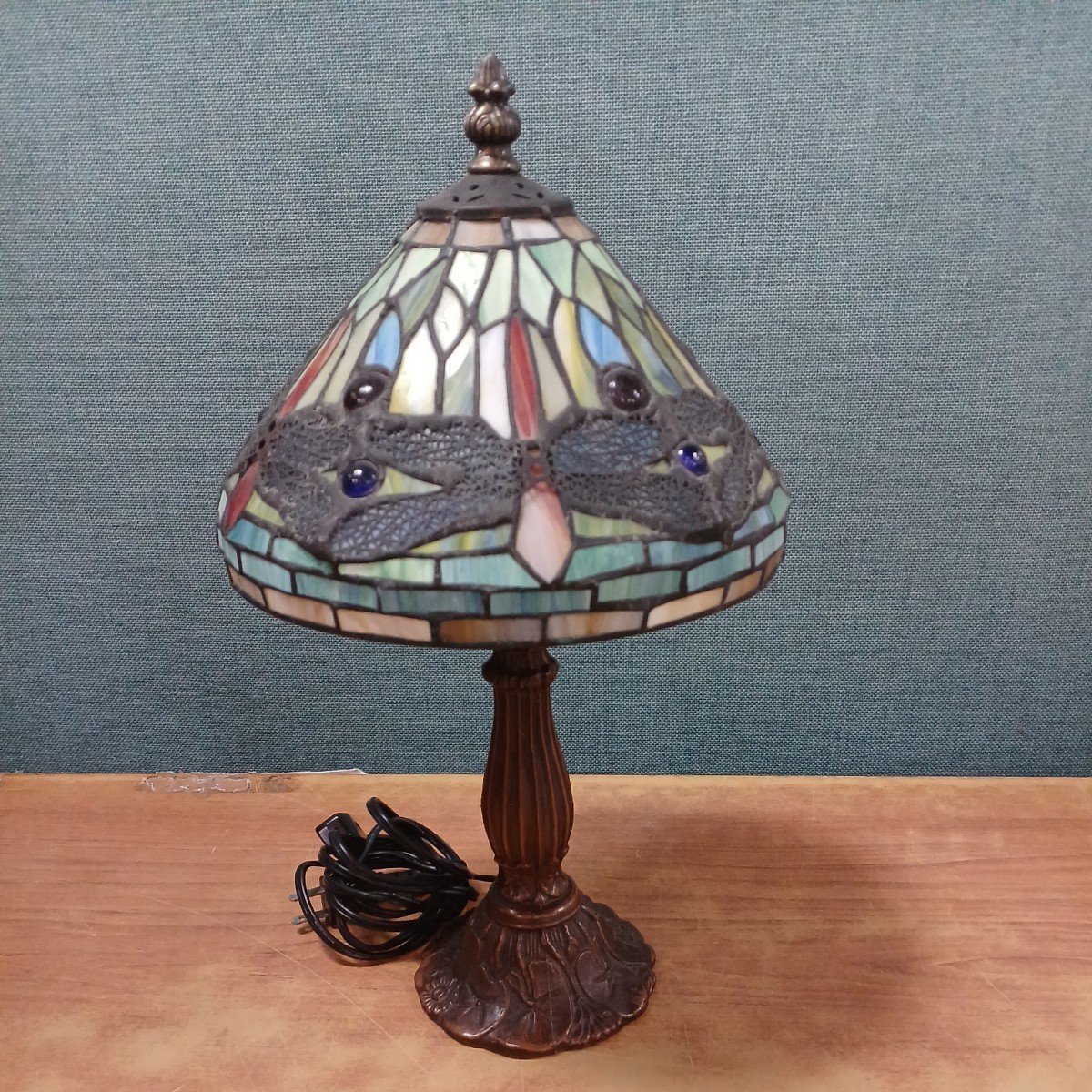 Stained glass stand light, table lamp, desk lamp, lighting, antique style, retro, room, bed, bedroom, used, working condition, long-term storage, Handcraft, Handicrafts, Glass Crafts, Stained glass