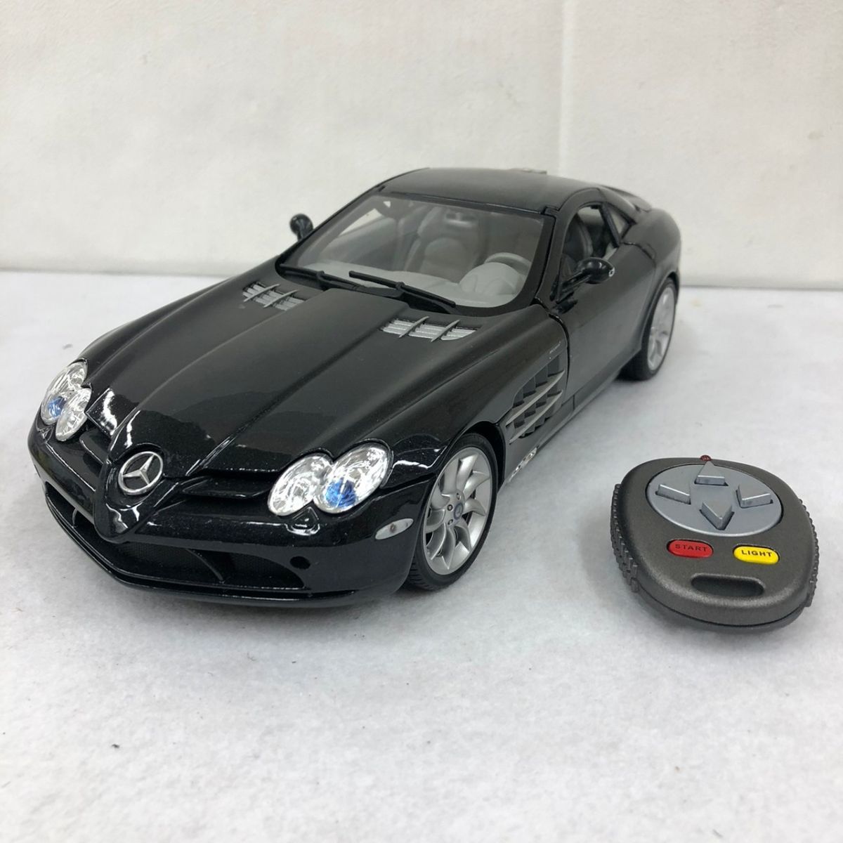 N205-O21-886 Maisto マイスト 1/18 Mercedes-Benz SLR McLaren