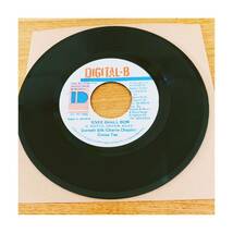 Garnett Silk / Charlie Chaplin / Cocoa Tea Knee Shall Bow 7inch_画像2