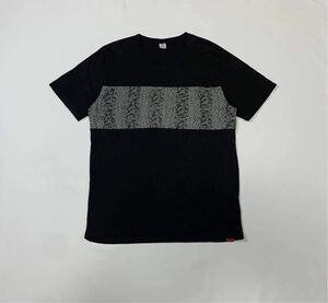 KU 空 // 半袖 プリント 切替 Tシャツ カットソー (黒) サイズ 3L