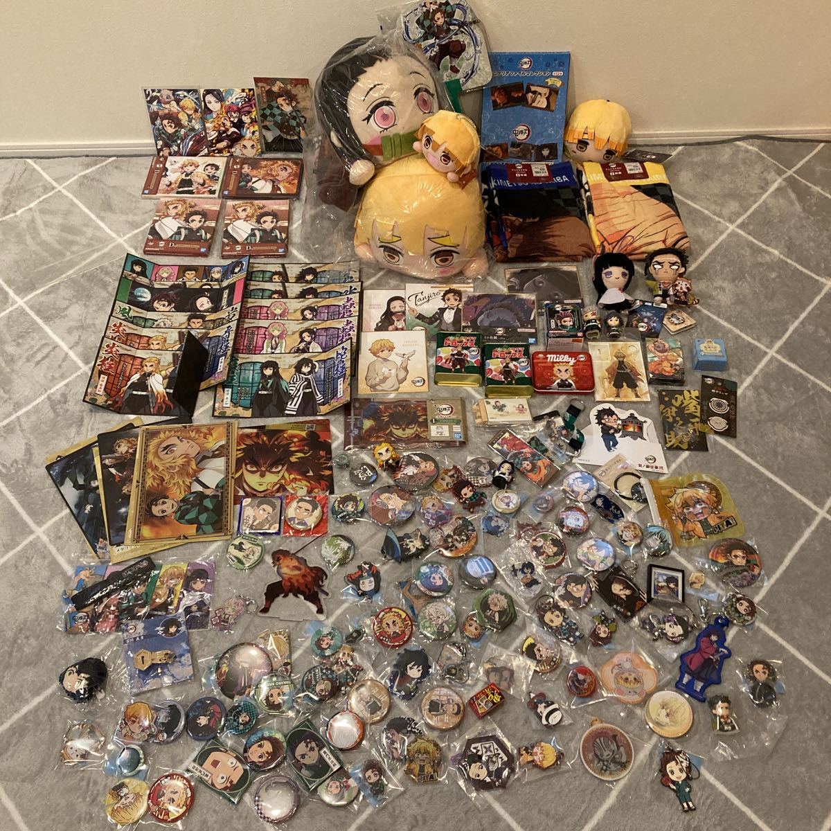 ヤフオク! - □【未開封含】鬼滅の刃 グッズ大量まとめセット ②/ フィ...