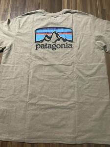 ■パタゴニア■新品X SベージュのバックプリントTシャツ